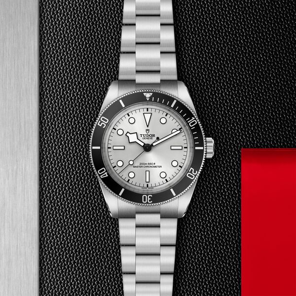 Black Bay 68 43 mm automatique en acier inoxydable